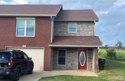 Hodgenville House | Spacious 4-bedroom 2.5 bath Duplex