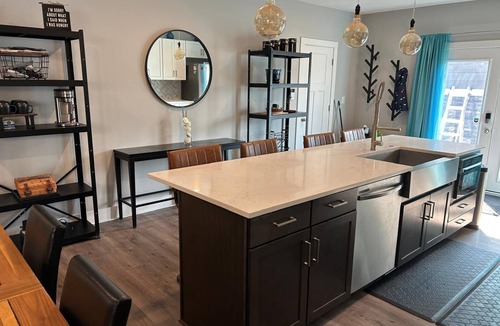Near Eastside House | Spacious 4-bedroom house in enjoyable Indianapolis with AC, WiFi