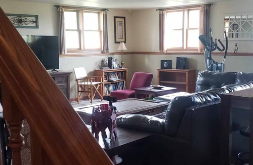 Pickett House | Spacious 4-bedroom with AC, fitness room, WiFi and manmade pond in Oshkosh.