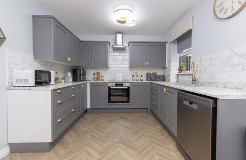 North Bitchburn House | Spacious 4BR Home | Garden | Parking | Sleeps 7 - Pass the Keys