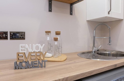 North Bitchburn House | Spacious 4BR Home | Garden | Parking | Sleeps 7 - Pass the Keys