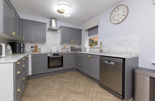 North Bitchburn House | Spacious 4BR Home | Garden | Parking | Sleeps 7 - Pass the Keys