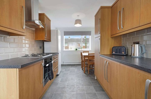 Consett House | Spacious 4BR Home Sleeps 8 by Stay With Us