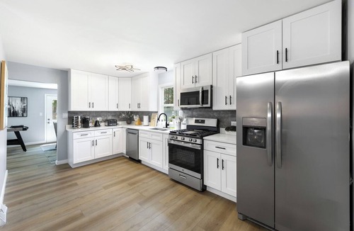 Joliet House | Spacious 4BR Home with Game Room and Free Parking