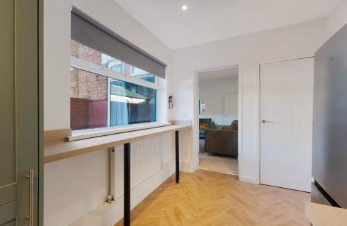 North Bitchburn House | Spacious 4BR House Sleeps 8 by Stay With Us