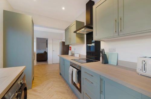 North Bitchburn House | Spacious 4BR House Sleeps 8 by Stay With Us