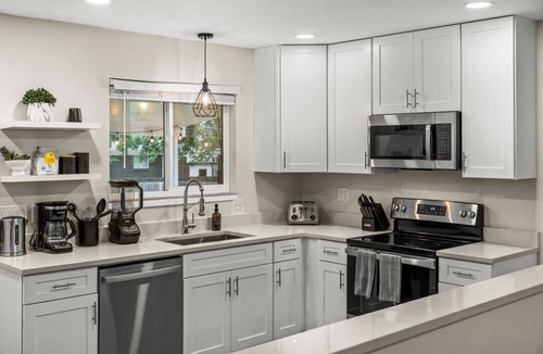 Dupont Apartment | Spacious 5-Bed Home with Hot Tub