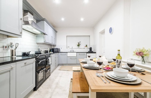 Jesmond House | Spacious 5-Bedroom House with Garden
