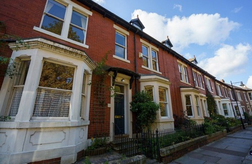 Jesmond House | Spacious 5-Bedroom House with Garden