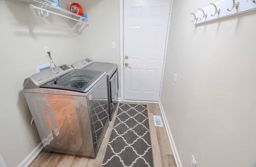 Westfield House | Spacious 5-bedroom house close to Grand Park in Westfield