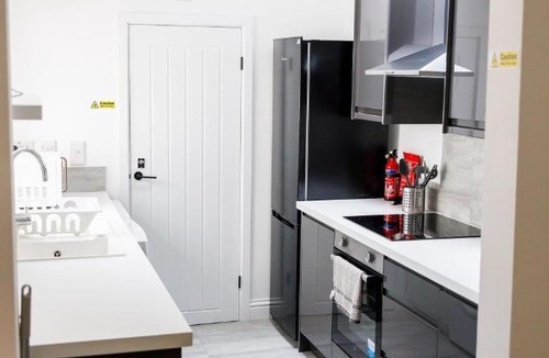 Sunderland Apartment | Spacious 5 Bedroom House - Perfect for Contractors