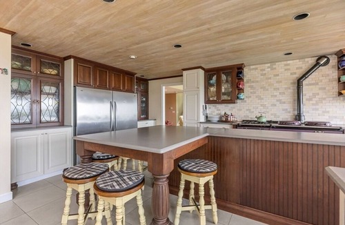 Chatham House | Spacious 5-bedroom oceanfront estate in marvelous Chatham with AC