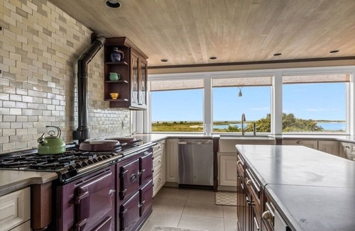 Chatham House | Spacious 5-bedroom oceanfront estate in marvelous Chatham with AC
