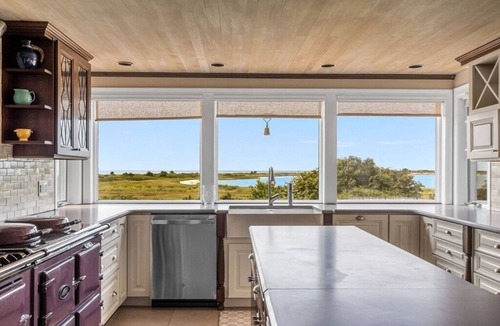 Chatham House | Spacious 5-bedroom oceanfront estate in marvelous Chatham with AC