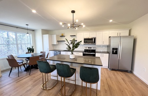 Bloomfield House | Spacious 5-bedroom townhome with WiFi and AC in charming Bloomfield
