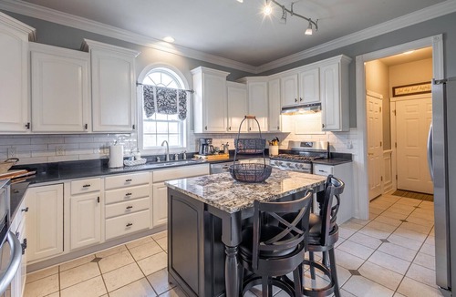 Chaplin House | Spacious 5-bedroom Estate home in the heart of Bourbon Country!