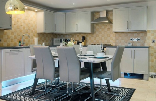 Sunderland House | Spacious 5BD Sunderland Home for Groups and Families