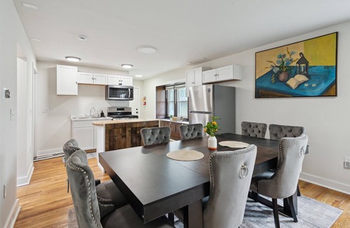 Lansing House | Spacious 6-bedroom building in fabulous Lansing with WiFi, AC