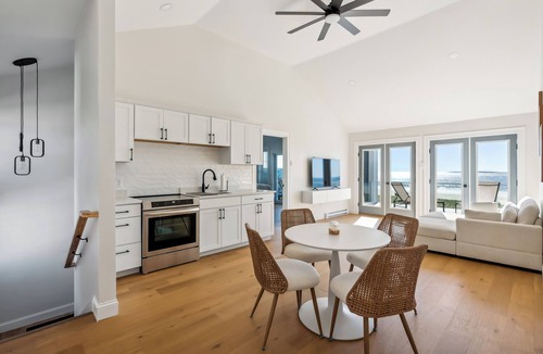 Scarborough House | Spacious 7-bedroom house with WiFi and AC in fabulous Pine Point Scarborough