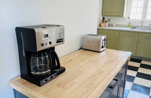Belfast Apartment | Spacious and bright 3-bedroom in a charming historical building in town Belfast