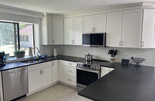 Lincoln House | Spacious and charming, 3Bedroom 2Bath townhouse Sleeps 8-10