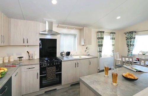 Hexham Ski Chalet | Spacious and contemporary lodge with en suite master bedroom suite.
