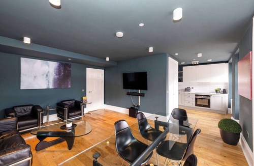 West End Apartment | Spacious Apartment next to West End