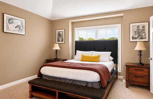 Buckner House | Spacious Buckner Retreat Theater & Game Room
