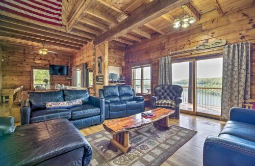 Albany House | Spacious Cabin on Dale Hollow Lake w/Hot Tub!