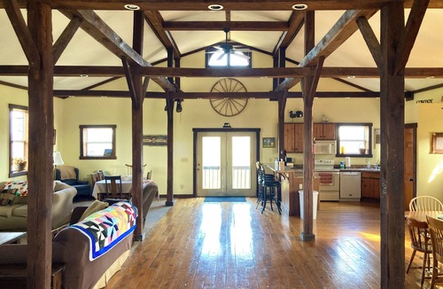 Shelbyville Cabin | Spacious charming exclusive rental in Shelbyville, KY