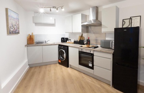 Wolverhampton Apartment | Spacious City Centre Apartment with Balcony