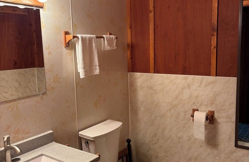 Kabetogama Cabin | Spacious, comfortable 1 BR with FULL kitchen, large sitting rm, private bath
