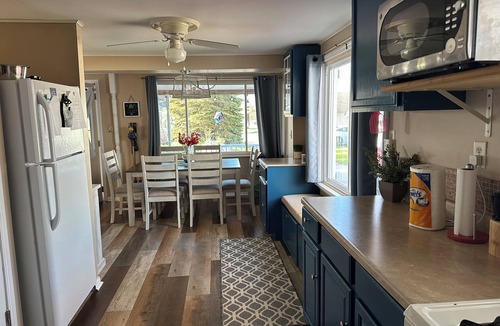 Jeddo Cottage | Spacious Cottage Close to Beach