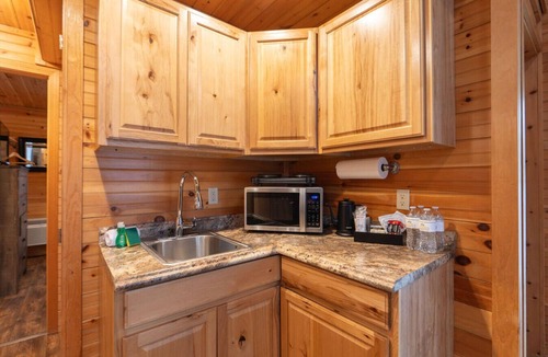 Bethlehem Cabin | Spacious Couples Log Cabin White Mountains