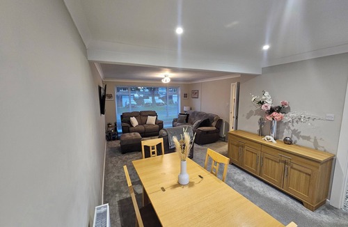 Cramlington House | Spacious Cramlington Home for families and workers