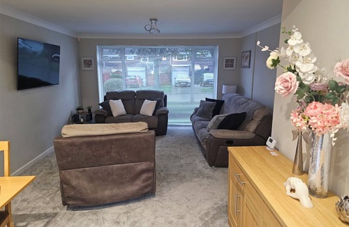 Cramlington House | Spacious Cramlington Home for families and workers