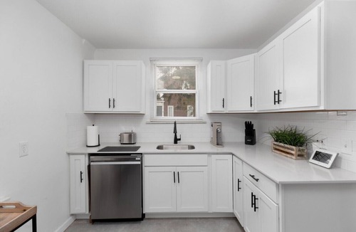 Detroit House | Spacious Detroit Home | Parking | Sleeps 10