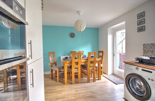 Newcastle-upon-Tyne House | Spacious Eco-Friendly 3-Bedroom Home | Sleeps 8 | Parking | Fast Wi-Fi