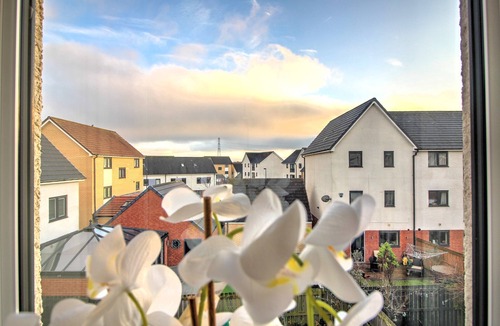 Newcastle-upon-Tyne House | Spacious Eco-Friendly 3-Bedroom Home | Sleeps 8 | Parking | Fast Wi-Fi