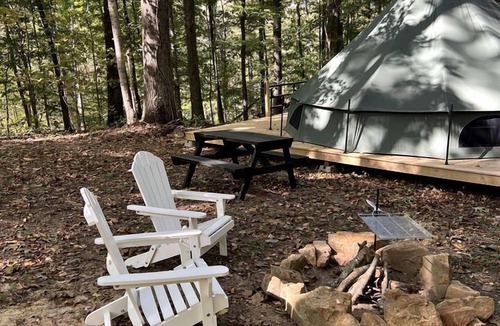 Joelton RV Rental | Spacious Equipped Bell Tent with Deck, Fire Pit and Picnic Space in Tennessee