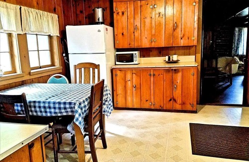 Wellston Cabin | Spacious Family-Friendly Log Cabin with Lake Views near Cadillac, Michigan