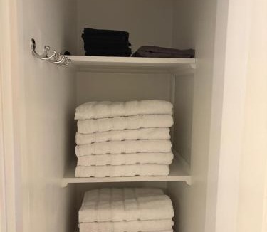 Columbus House | Spacious, Family Friendly 4BR, 5Qn Beds with Garage in Columbus