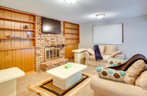Brooklyn Park House | Spacious Family Home: 11 Mi to Dtwn Minneapolis!