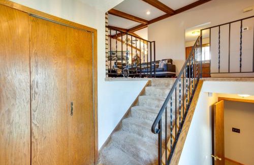 Brooklyn Park House | Spacious Family Home: 11 Mi to Dtwn Minneapolis!