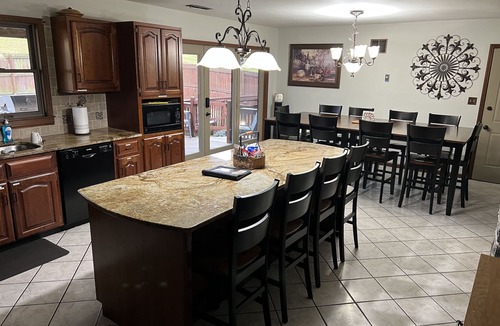 Keene House | Spacious family Lodge: Solar pool, hot tub, bikes, fire pit & EV charger.