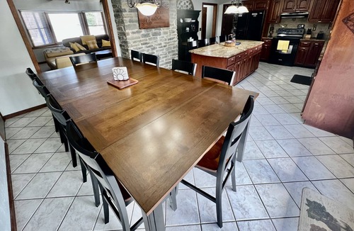 Keene House | Spacious family Lodge: Solar pool, hot tub, bikes, fire pit & EV charger.