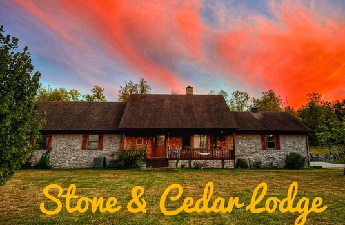 Keene House | Spacious family Lodge: Solar pool, hot tub, bikes, fire pit & EV charger.