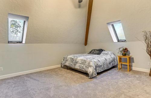 Chilton Villa | Spacious Family Villa w/Decks in Chilton!