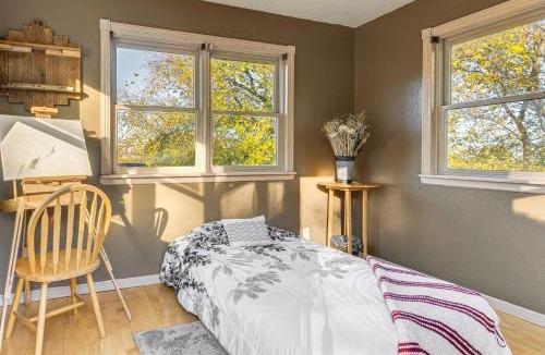 Chilton Villa | Spacious Family Villa w/Decks in Chilton!