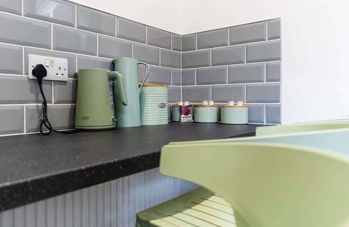 Sunderland Apartment | Spacious five Bedroom Family Home Group Stay WiFi